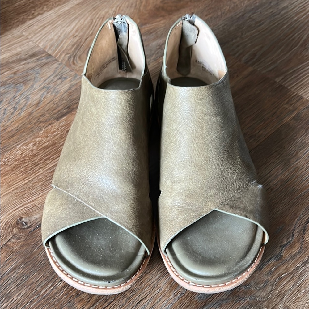 Sofft Green Mules Comfortable Clogs